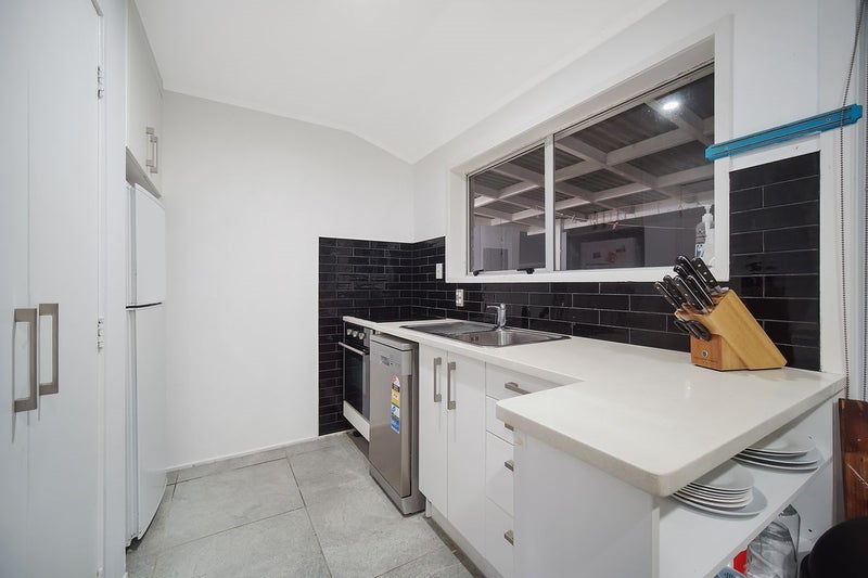 2/27 Ballater Place, Highland Park, Auckland - Carousel 11