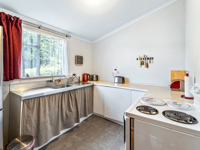 9 Leckhampton Court, Clyde Hill, Dunedin - Carousel 2