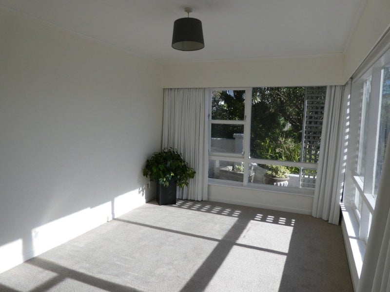 29 Grove Road, Kelburn, Wellington - Carousel 2