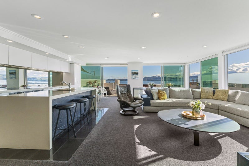 225 Lake Terrace, Waipahihi, Taupo - Carousel 2