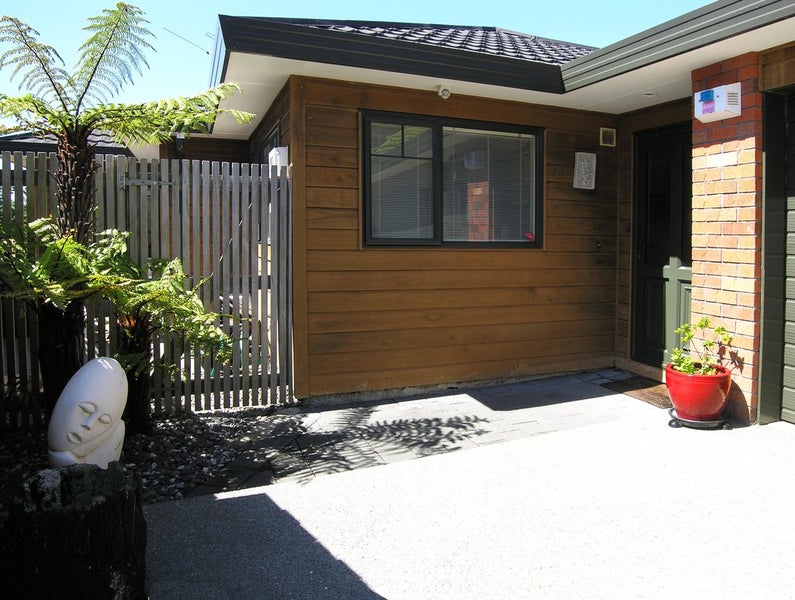 6 Marjory Close, Broadmeadows, Wellington - Carousel 2