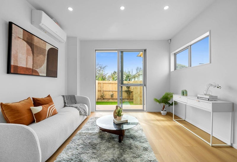 3/9 Coral Crescent, Panmure, Auckland - Carousel 1