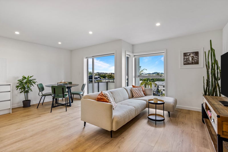 17/2 Western Springs Road, Kingsland, Auckland - Carousel 1