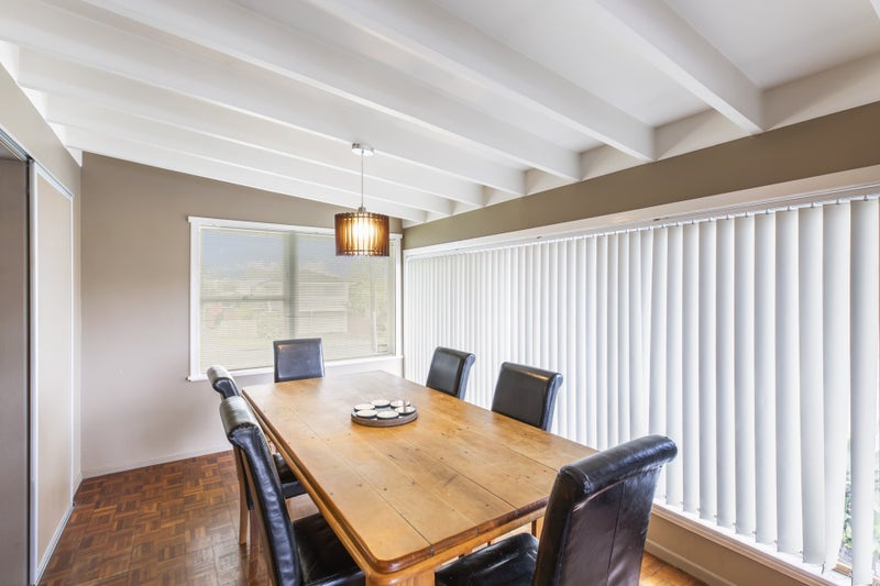 2 LYNMORE Drive, Hill Park, Manukau - Carousel 2