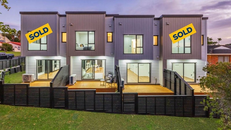 7/1 Photinia Place, Botany Downs, Auckland - Carousel 1