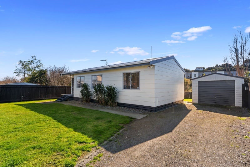 12B Solomon Street, Brookfield, Tauranga - Carousel 1