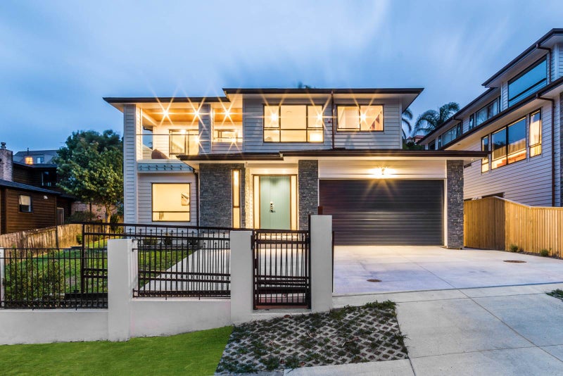 32 Penguin Drive, Murrays Bay, Auckland - Carousel 1