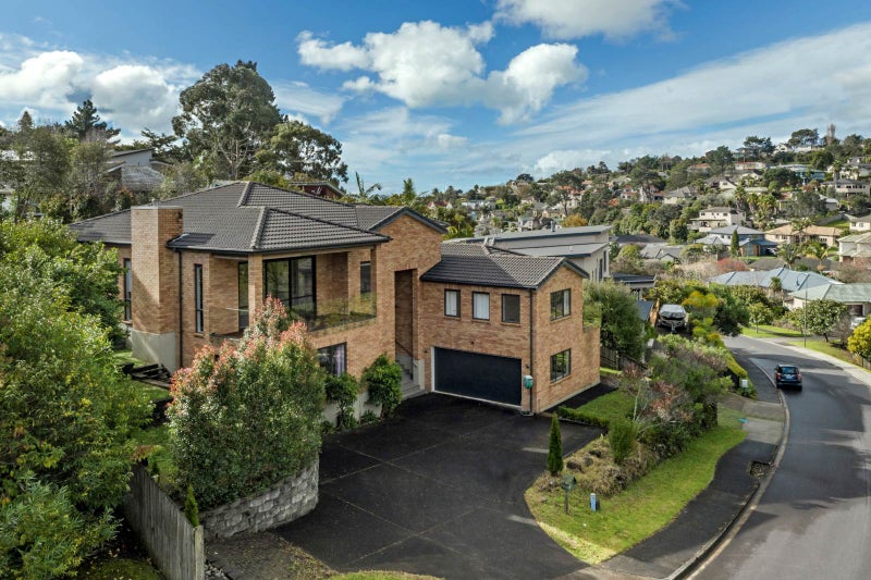 27 Helvetia Drive, Browns Bay, Auckland - Carousel 1