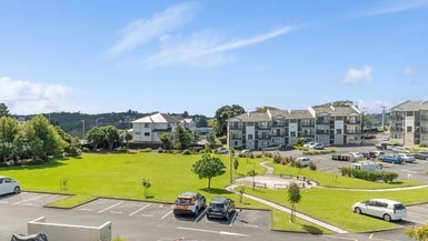 14D/71 Spencer Road, Oteha, Auckland - Carousel 1