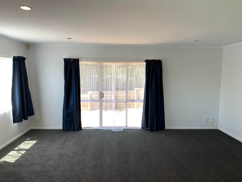 11/520 Don Buck Road, Westgate, Auckland - Carousel 2