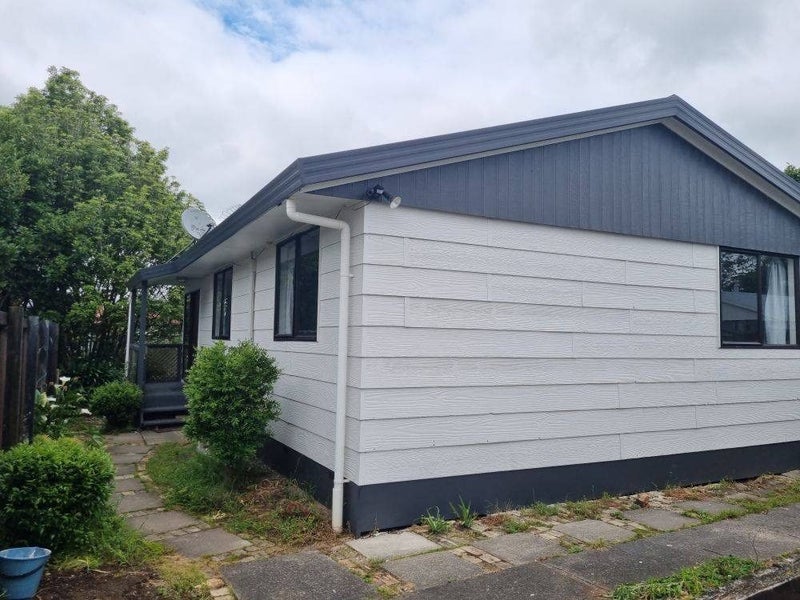 12B Saxbys Road, Glenview, Hamilton - Carousel 2