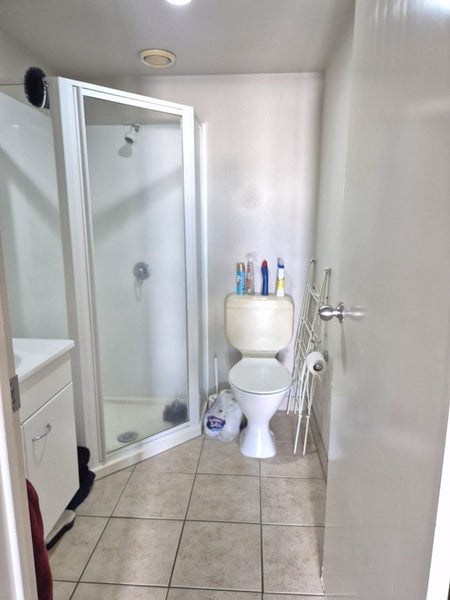 4R/10 Crown Lynn Place, New Lynn, Auckland - Carousel 7