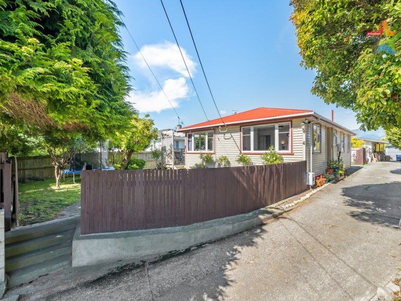 1/4 Tui Grove, Elderslea, Upper Hutt - Carousel 1