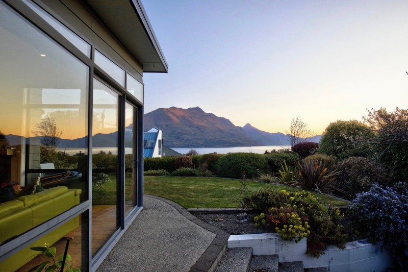 4 Oregon Drive, Kelvin Heights, Queenstown - Carousel 2