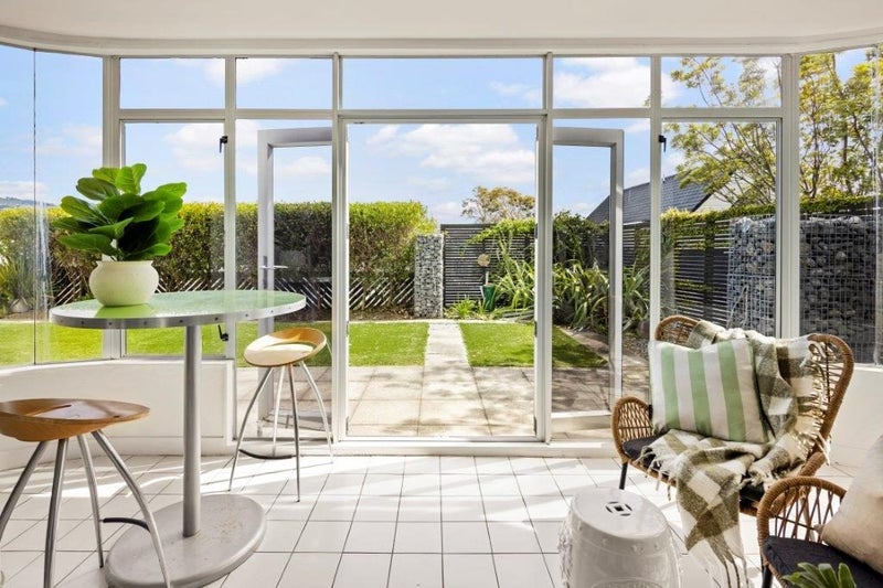 18 Lawson Place, Mount Victoria, Wellington - Carousel 2