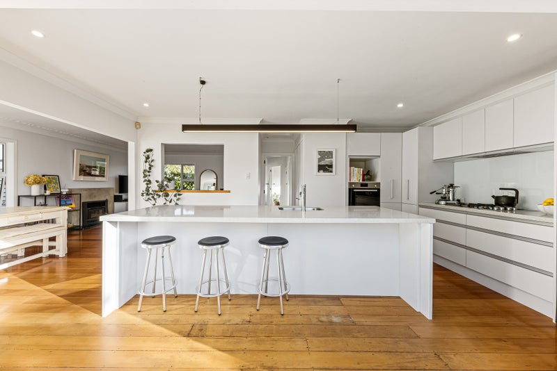 4 Divich Avenue, Te Atatu South, Auckland - Carousel 2