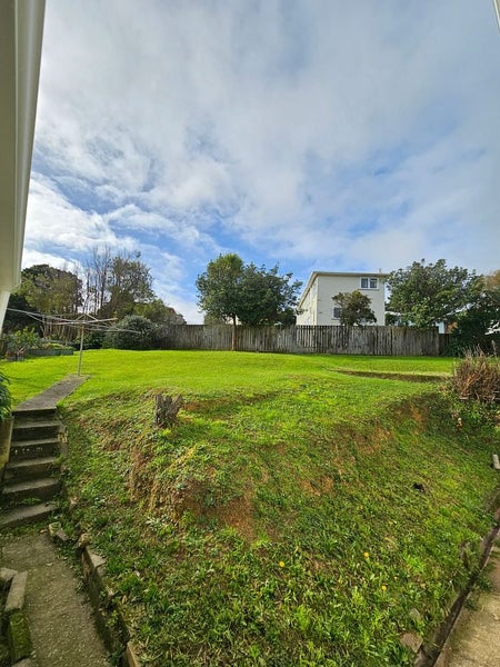 1 Devon Place, Cannons Creek, Porirua - Carousel 24