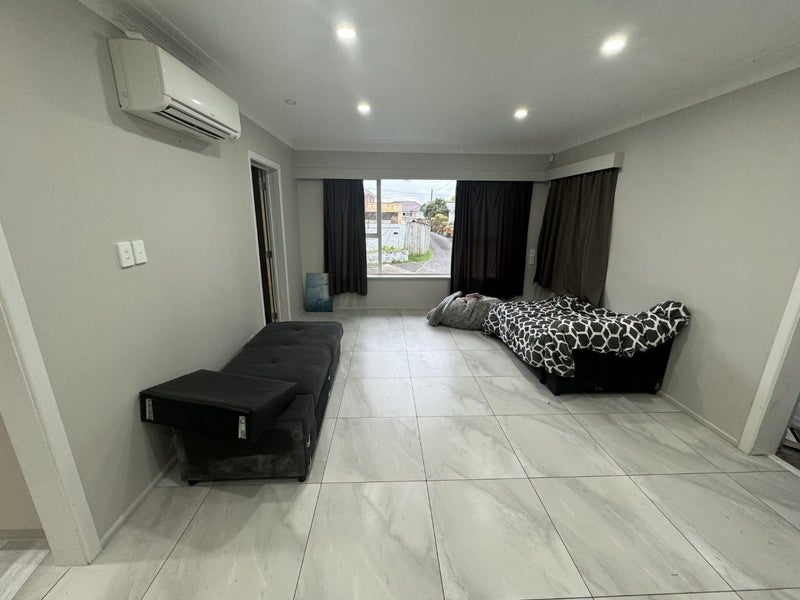 2/36 Halver Road, Hillpark, Auckland - Carousel 2