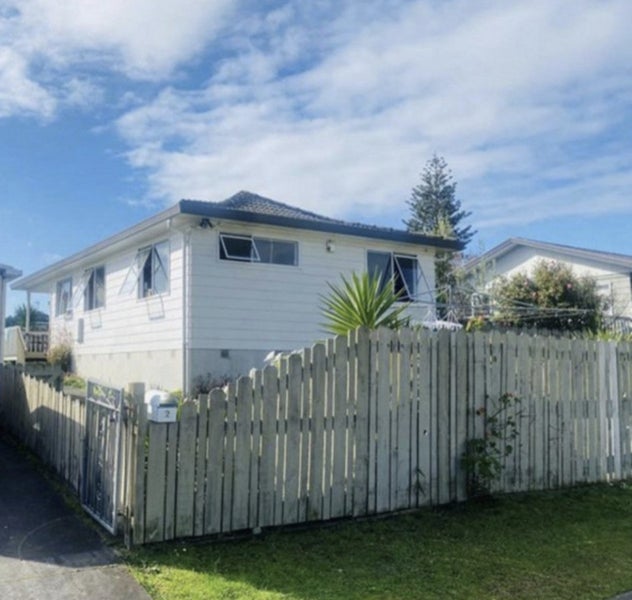 2 Sparrow Place, Weymouth, Auckland - Carousel 1