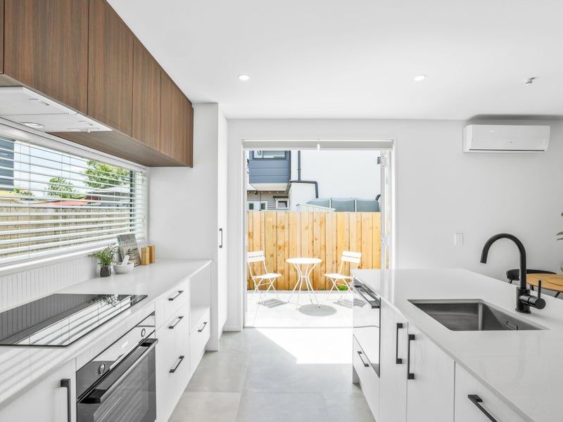 1/11 Leitch Street, Somerfield, Christchurch - Carousel 2