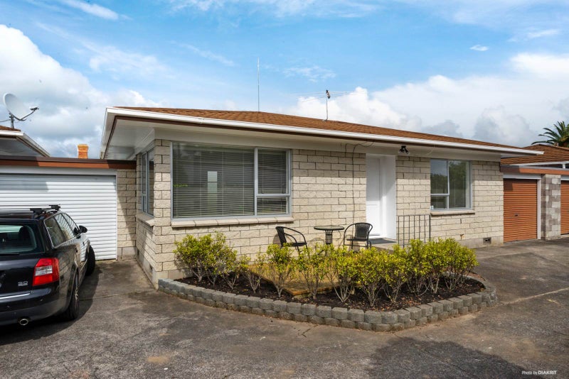 2/37 Eversleigh Road, Belmont, Auckland - Carousel 2