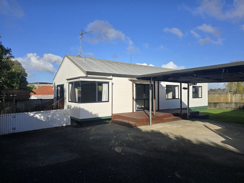 22 Chiltern Crescent, Glen Innes, Auckland - Carousel 1