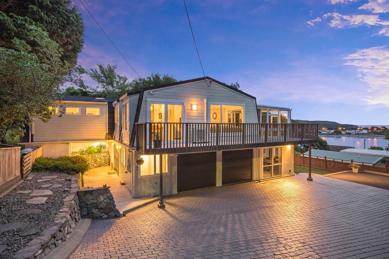 5 Trevor Terrace, Paremata, Porirua - Carousel 1