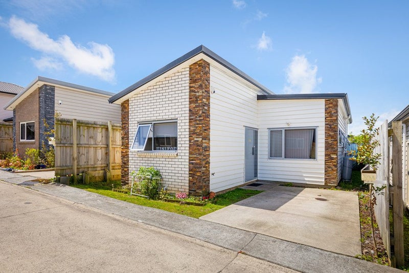 49A Senator Drive, Manurewa, Auckland - Carousel 1