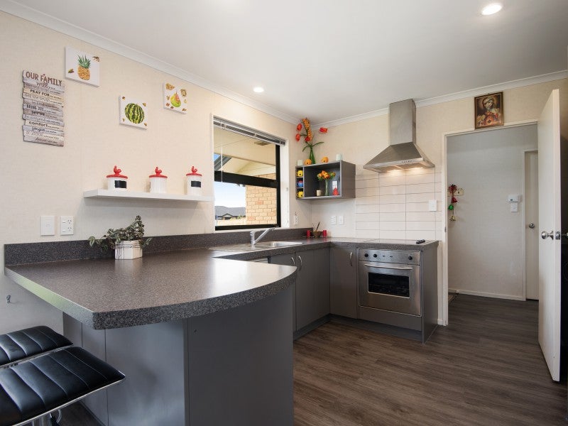 56 Branigan Parade, Kelvin Grove, Palmerston North - Carousel 2