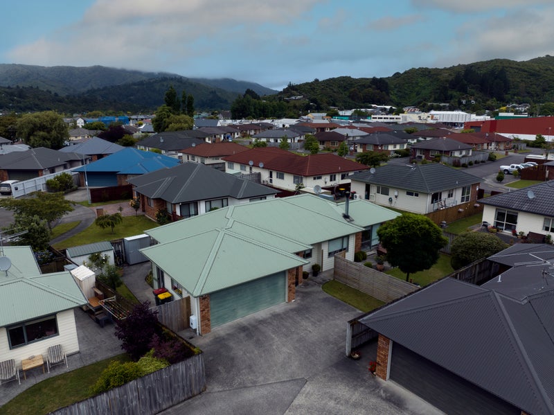 8 Woodland Grove, Wainuiomata, Lower Hutt - Carousel 24
