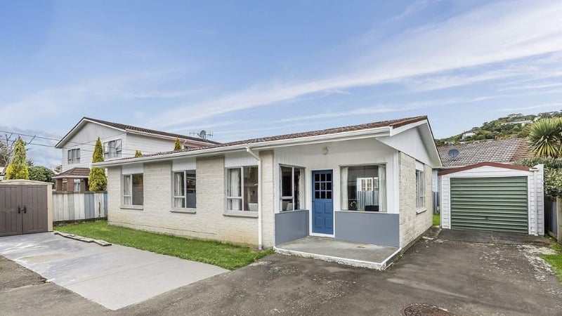 3/7 Fernlea Avenue, Karori, Wellington - Carousel 1