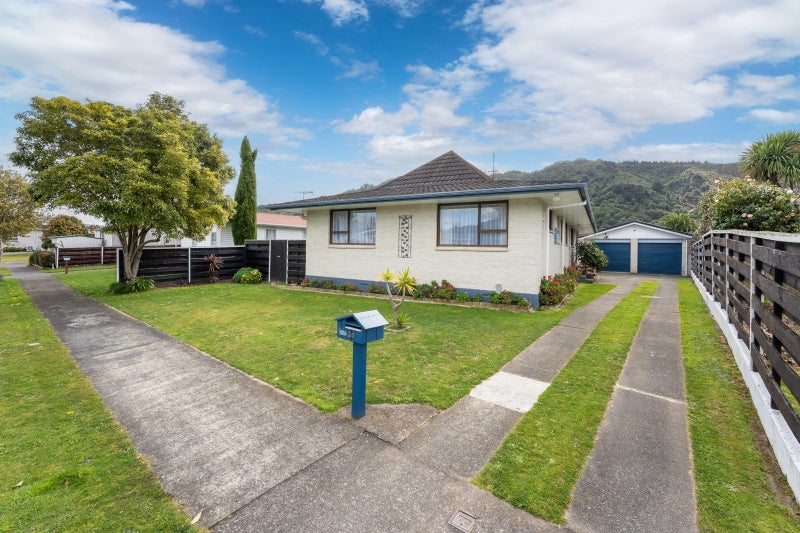 30 Omaha Grove, Totara Park, Upper Hutt - Carousel 1