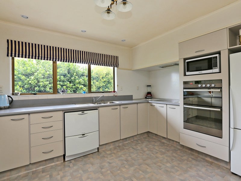 2 Thurley Place, Bay View, Napier - Carousel 2