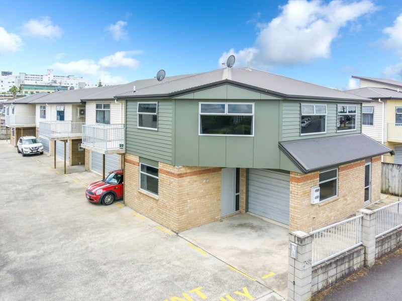 1/11 Beatty Street, Melville, Hamilton - Carousel 1