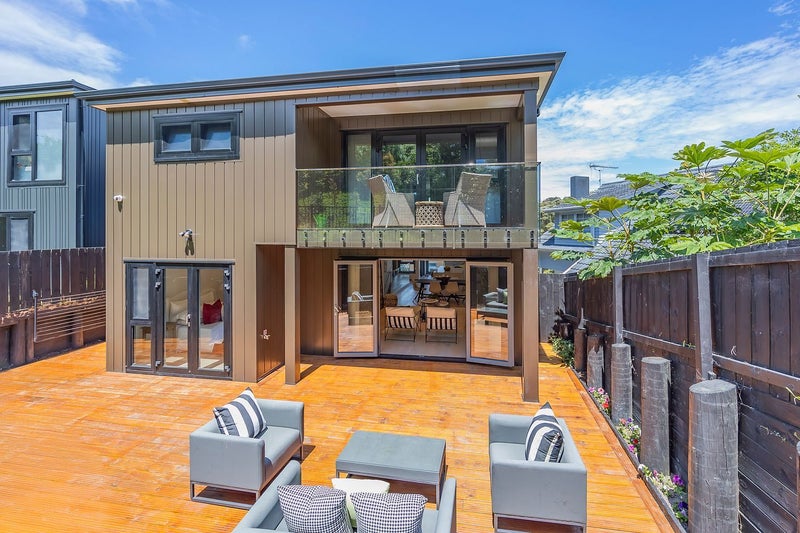 48B Peter Terrace, Castor Bay, Auckland - Carousel 2