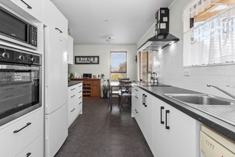 809 Collinge Road, Mayfair, Hastings - Carousel 2