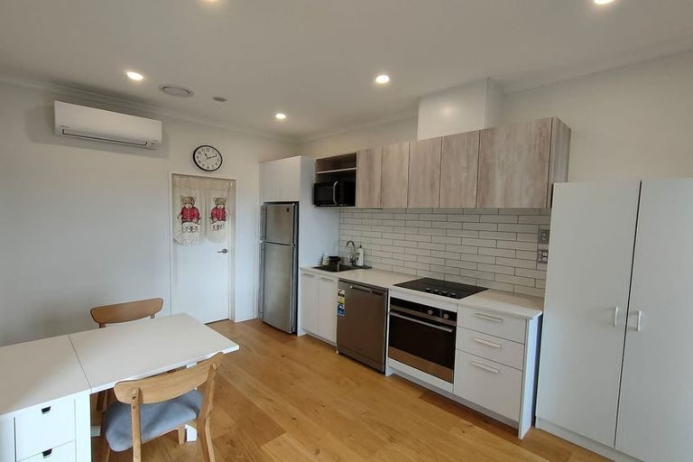 3/1 Coral Tree Avenue, Wiri, Auckland - Carousel 2