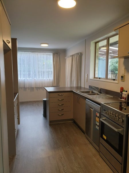 12 Fleming Place, Chedworth, Hamilton - Carousel 2