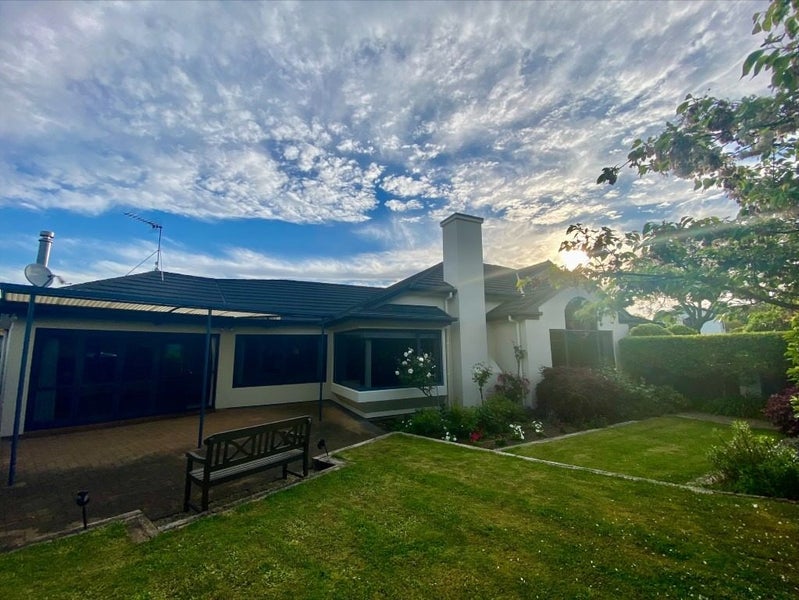 28 Keswick Crescent, Huntington, Hamilton - Carousel 1