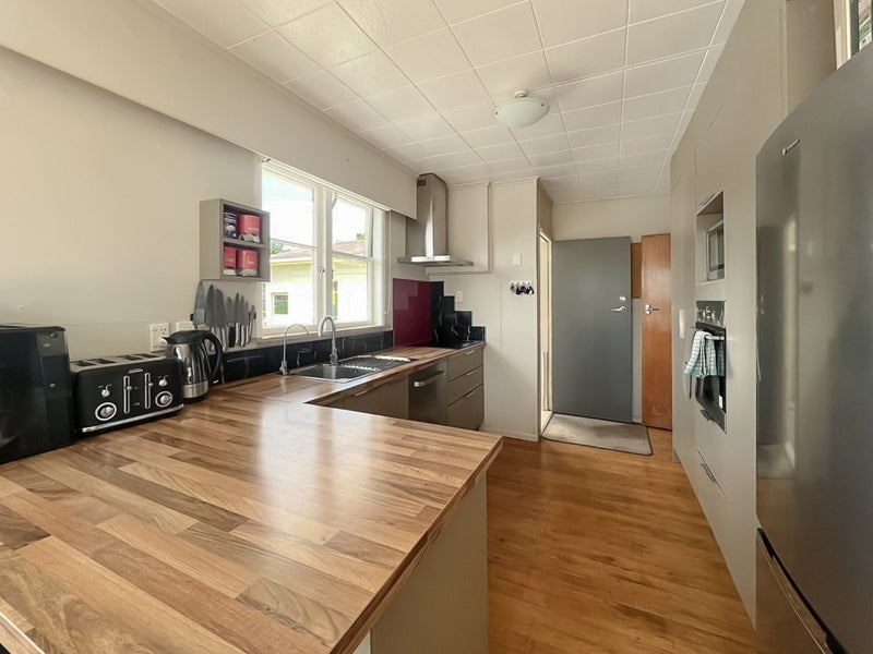 142 Highbury Avenue, Highbury, Palmerston North - Carousel 2