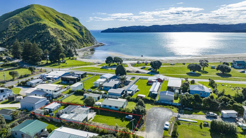 4 Tarakihi crescent , Mahia Beach, Hawkes Bay - Carousel 2