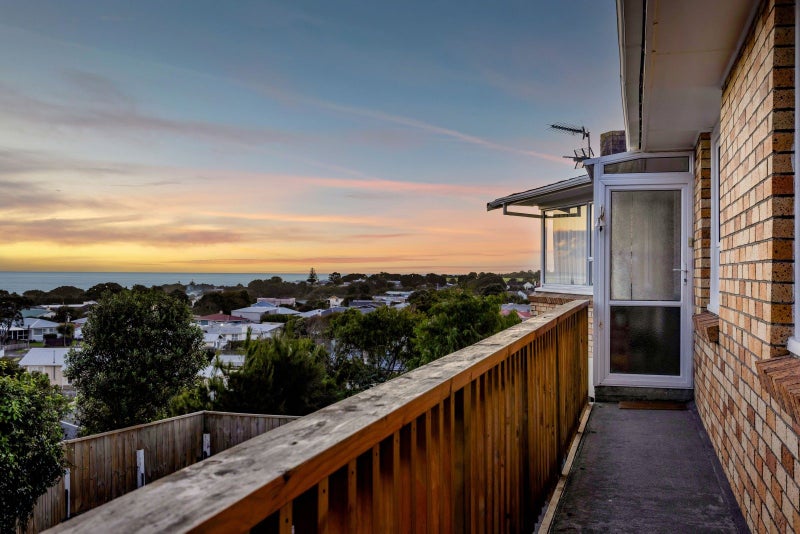 15 Mount View Place, Spotswood, New Plymouth - Carousel 2