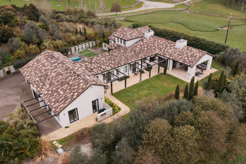 18 Myra Evelyn Grove, Albany - Carousel 1