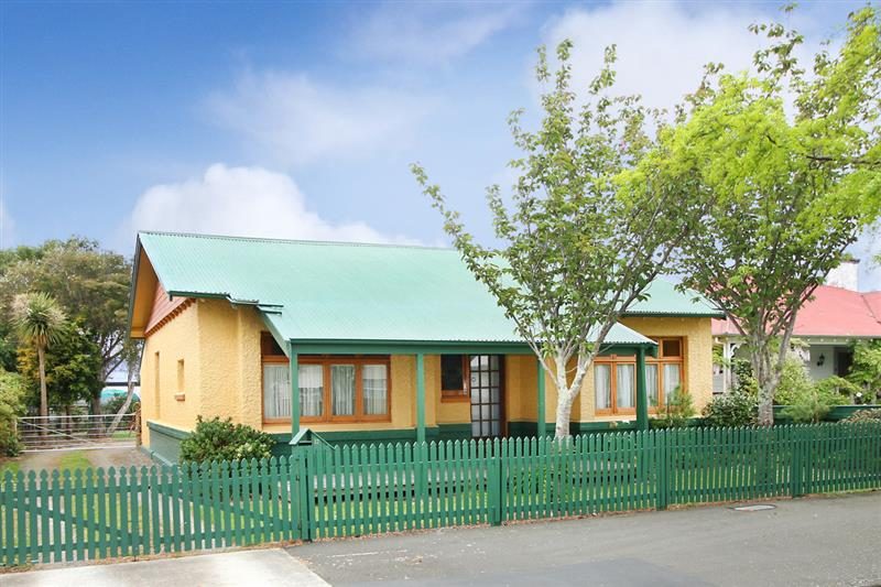 17 Kingswood Street, Takaro, Palmerston North - Carousel 1