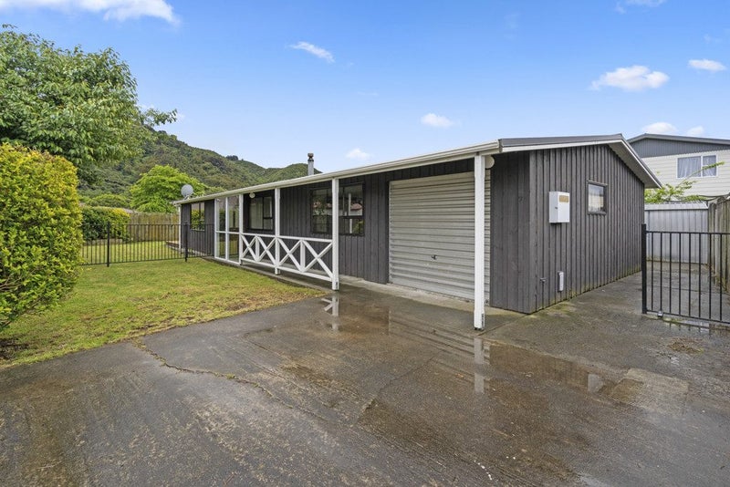 7 Laredo Grove, Totara Park, Upper Hutt - Carousel 2
