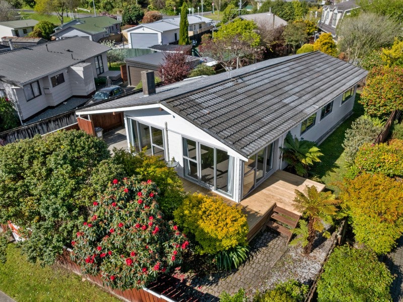 30 Shanly Street, Brown Owl, Upper Hutt - Carousel 1