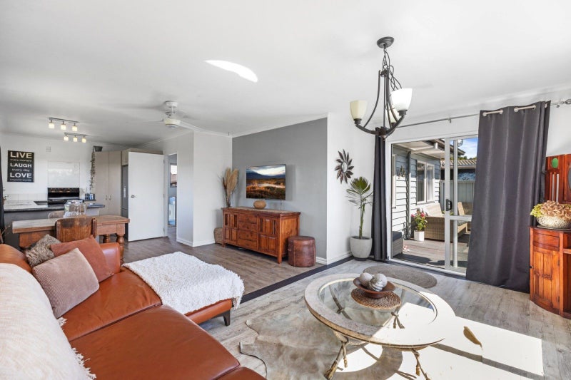 8 Kelvin Way, Judea, Tauranga - Carousel 2