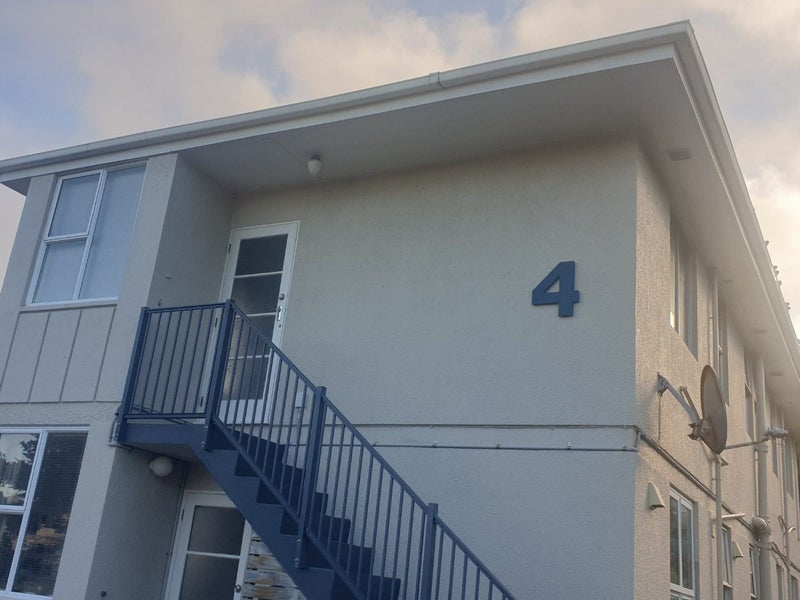 4/127 Queens Drive, Lyall Bay, Wellington - Carousel 1