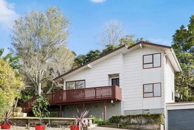 74B Ayton Drive, Totara Vale, Auckland - Carousel 1