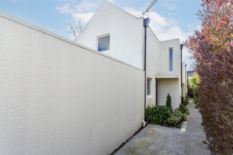 1/16 Exeter Street, Merivale, Christchurch - Carousel 2